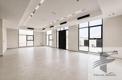 Villa - 4 Bedrooms - 5 Bathrooms for rent in Al Aweer 1 - Al Aweer - Dubai
