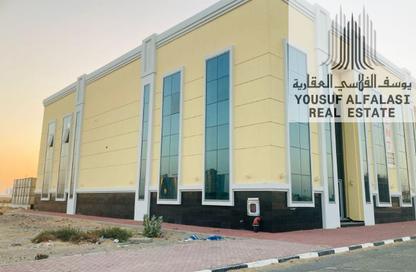 Show Room - Studio - 3 Bathrooms for rent in Umm Al Thuoob - Umm Al Quwain