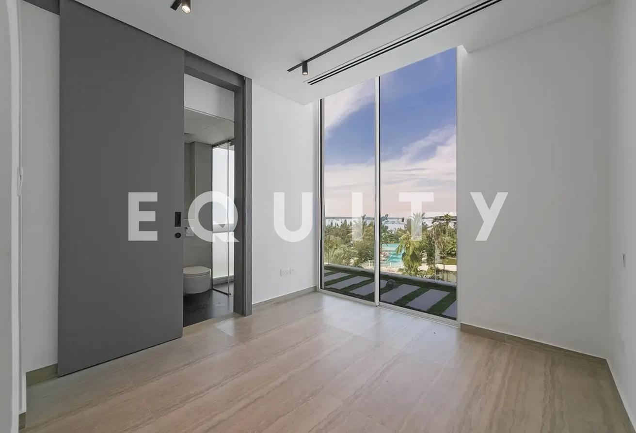 Available | Flexible Cheques | Lagoon Facing photo 3