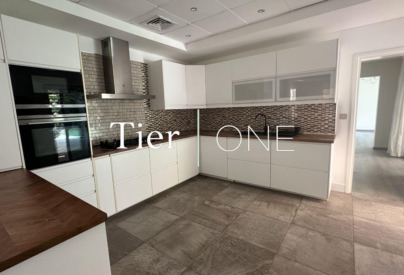 CUL-DE-SAC| UPGRADED | READY TO MOVE IN photo 12