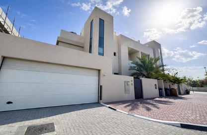 Villa - 4 - 5 for rent in Jumeirah 1 - Jumeirah - Dubai