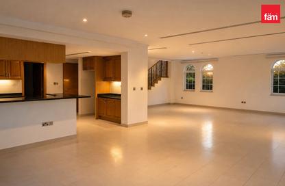 Villa - 4 Bedrooms - 5 Bathrooms for rent in District 4 - Jumeirah Park - Dubai