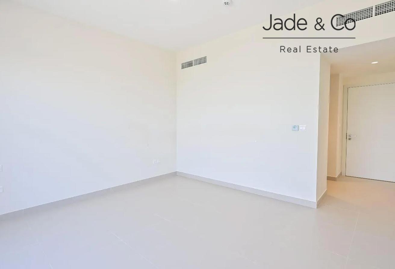 Community Expert | Spacious 4BR | Dual Living photo 13