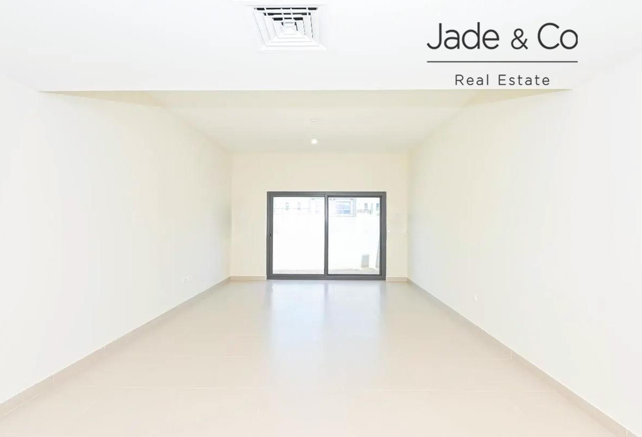 Community Expert | Spacious 4BR | Dual Living photo 5