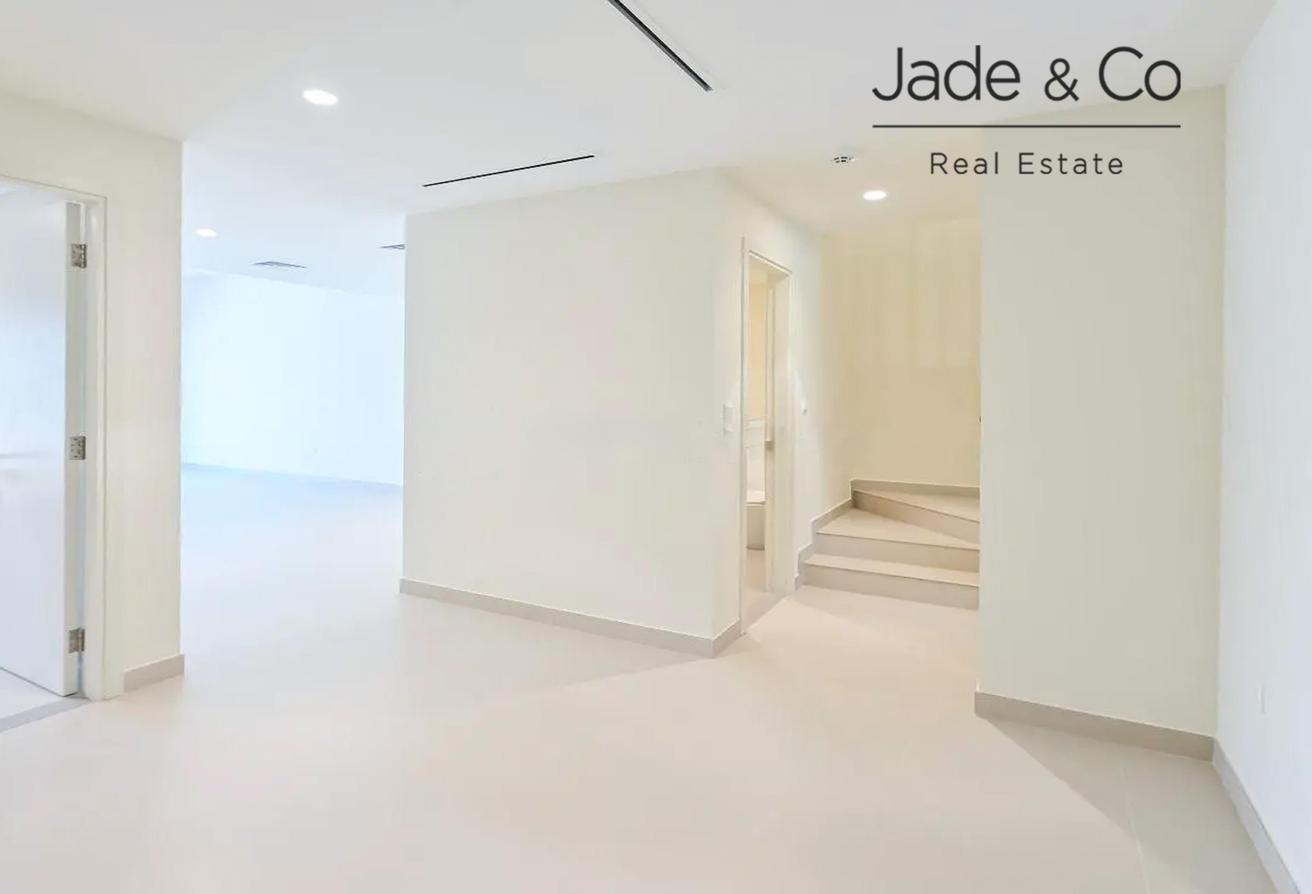 Community Expert | Spacious 4BR | Dual Living photo 4
