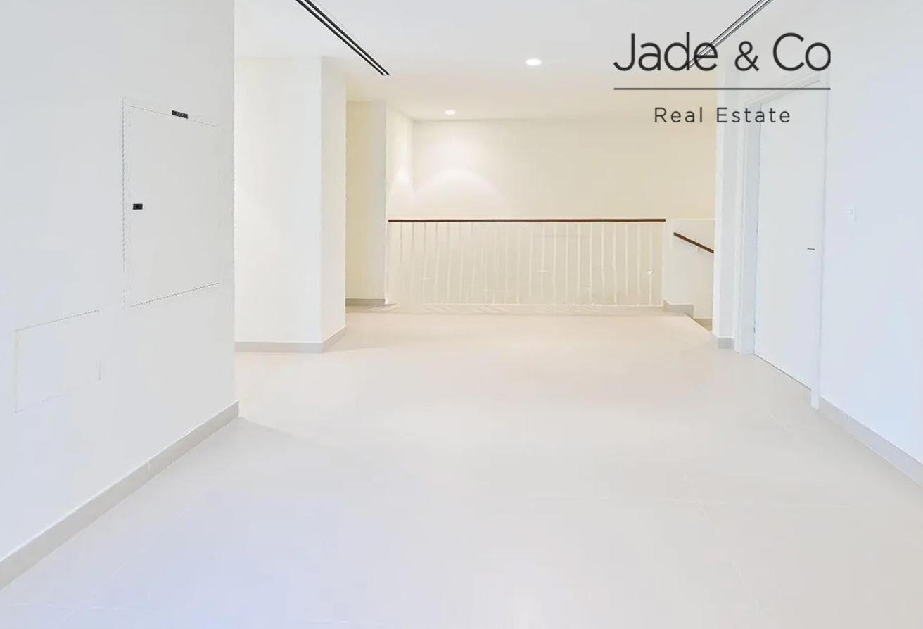 Community Expert | Spacious 4BR | Dual Living photo 12