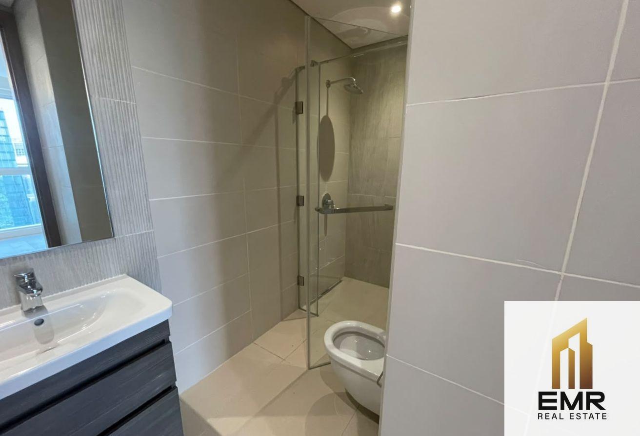 Luxury High-Floor 3BR in Business Bay photo 18