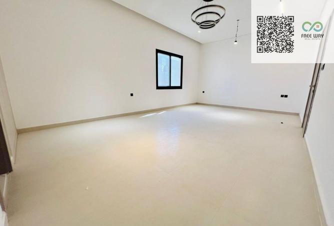 98244392 - Property Image 2