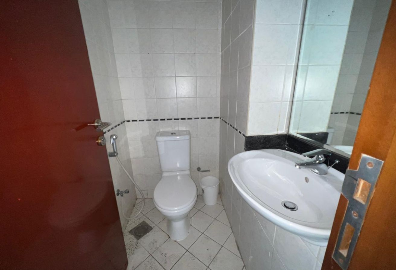 Opposite DMCC Metro - Spacious Unit - Vacant — image 11