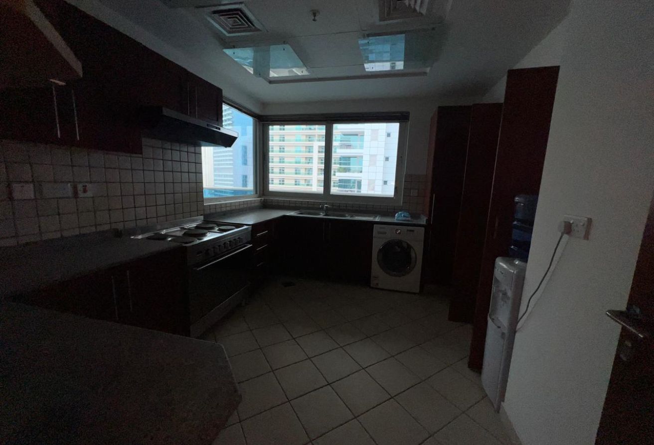 Opposite DMCC Metro - Spacious Unit - Vacant — image 9