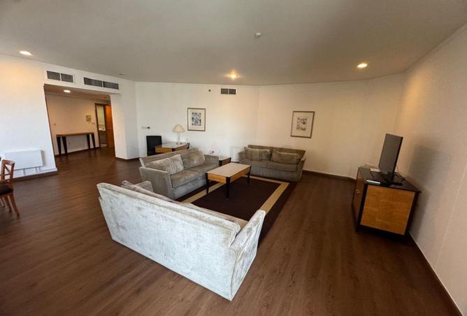 Spacious 2 Bed |Higher Floor|Close Kitchen| Vacant