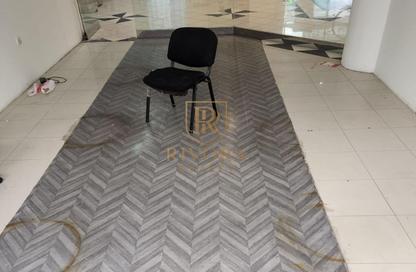 Shop - Studio for rent in Central Building - Naif - Deira - Dubai