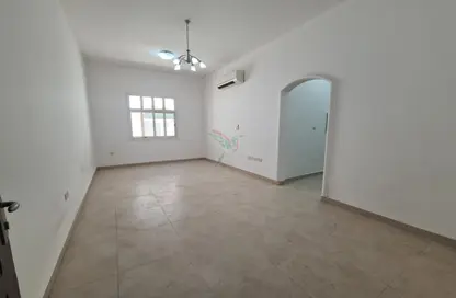 Apartment - 2 Bedrooms - 2 Bathrooms for rent in Hai Al Qalaa - Al Jaheli - Al Ain