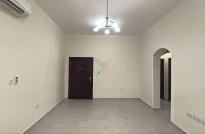 Apartment - 2 Bedrooms - 2 Bathrooms for rent in Hai Al Qalaa - Al Jaheli - Al Ain
