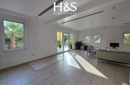 Villa - 3 - 4 for sale in Jumeirah Park - Dubai
