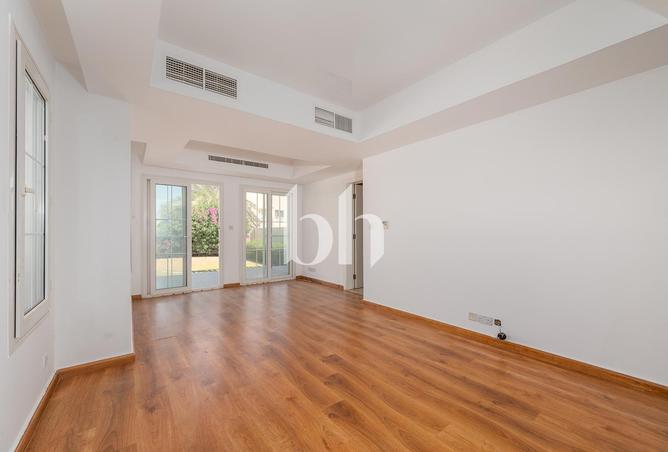 3-bed townhouse in Springs 3 · Unfurnished — photo 2