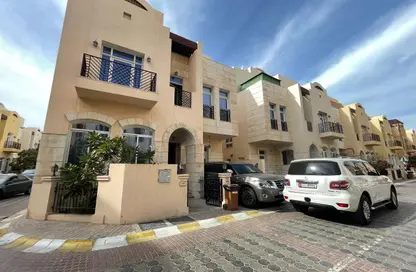 فيلا - 5 غرف نوم - 7 حمامات للايجار في حدائق القرم - القرم - أبوظبي