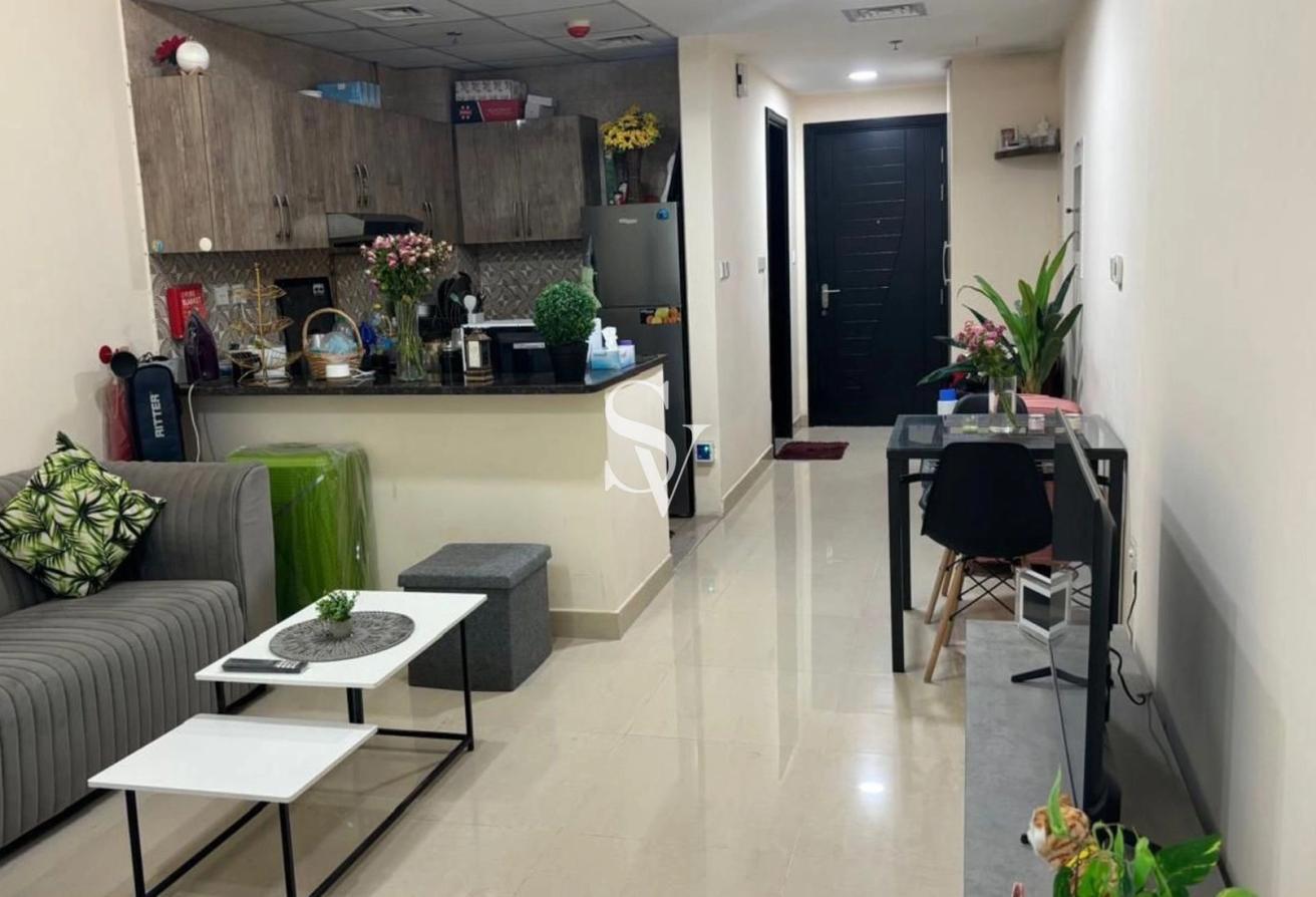 12 Cheques l Vacant l Furnishing Option Available photo 5