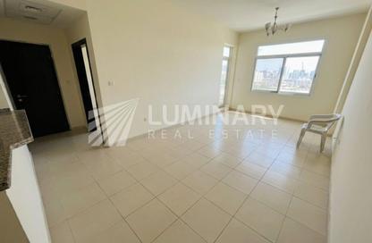 Apartment - 1 - 1 for rent in Mazaya 25 - Queue Point - Liwan - Dubai