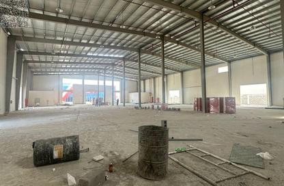 Warehouse - Studio - 2 Bathrooms for rent in Umm Al Thuoob - Umm Al Quwain