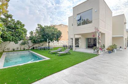 Villa - 4 Bedrooms - 5 Bathrooms for rent in Meadows 9 - Meadows - Dubai