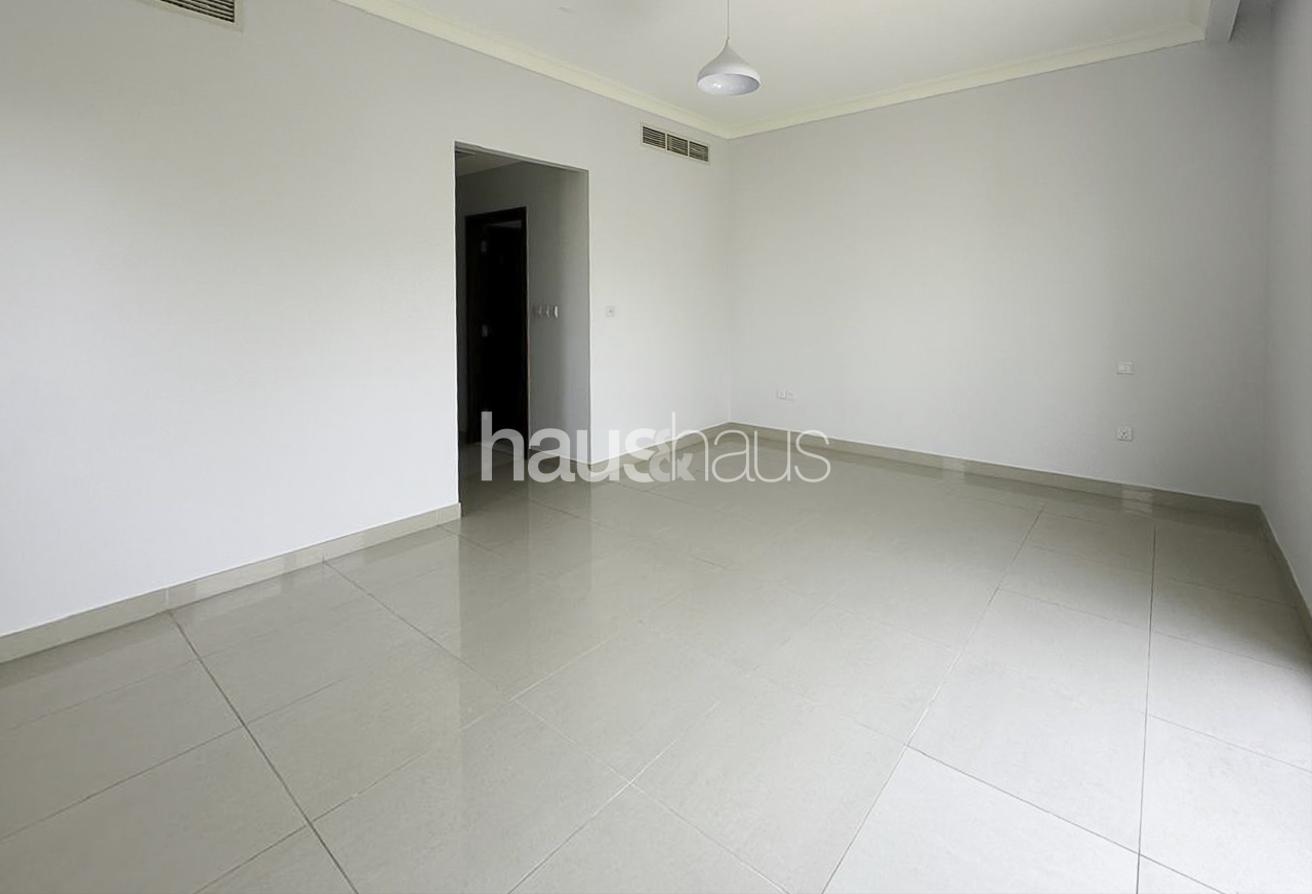 Type 1 | High Ceilings | Vacant Now photo 7