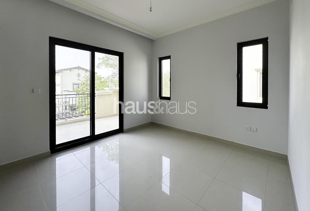 Type 1 | High Ceilings | Vacant Now photo 9