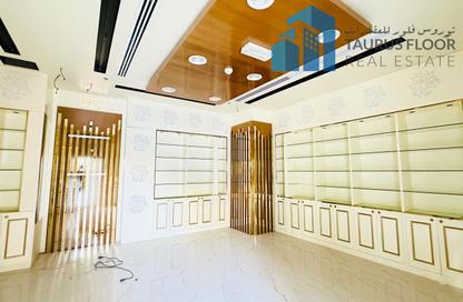 Shop - Studio for rent in Osha 1 - Corniche Deira - Deira - Dubai