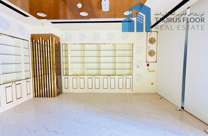 Shop - Studio for rent in Osha 1 - Corniche Deira - Deira - Dubai