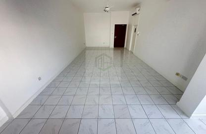 Apartment - 3 Bedrooms - 2 Bathrooms for rent in Dar Al Muraqqabat - Al Muraqqabat - Deira - Dubai Apartment - 3 Bedrooms - 2 Bathrooms for rent in Dar Al Muraqqabat - Al Muraqqabat - Deira - Dubai