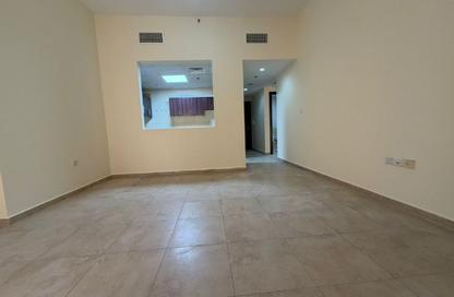 Apartment - 3 - 4 for rent in Silicon Gates 1 - Silicon Gates - Dubai Silicon Oasis - Dubai