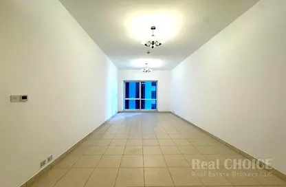 شقة - 2 غرف نوم - 3 حمامات للايجار في برج لطيفة - شارع الشيخ زايد - دبي