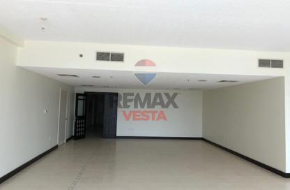 Apartment - 4 Bedrooms - 4 Bathrooms for rent in Baynuna Tower 2 - Corniche Road - Abu Dhabi