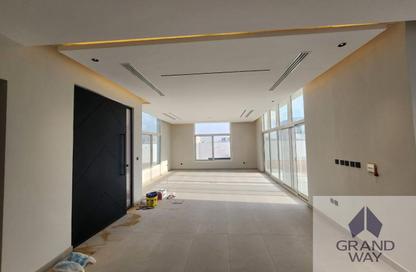 Villa - 4 - 6 for rent in Al Aweer 1 - Al Aweer - Dubai
