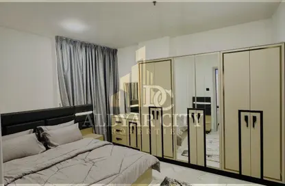 Apartment - 1 Bedroom - 2 Bathrooms for rent in Corniche Tower - Ajman Corniche Road - Ajman