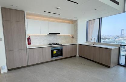 Apartment - 1 - 1 for sale in Binghatti Pinnacle - Dubai Healthcare City 2 - Al Jaddaf - Dubai