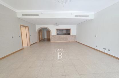 Apartment - 2 - 2 for rent in Al Anbara - Shoreline Apartments - Palm Jumeirah - Dubai