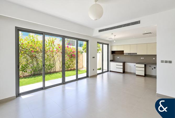4-bed townhouse in Camelia 1 · Vacant on transfer — photo 2