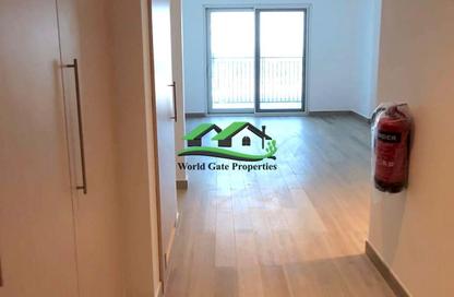 Apartment - Studio - 1 Bathroom for rent in Waters Edge - Yas Island - Abu Dhabi