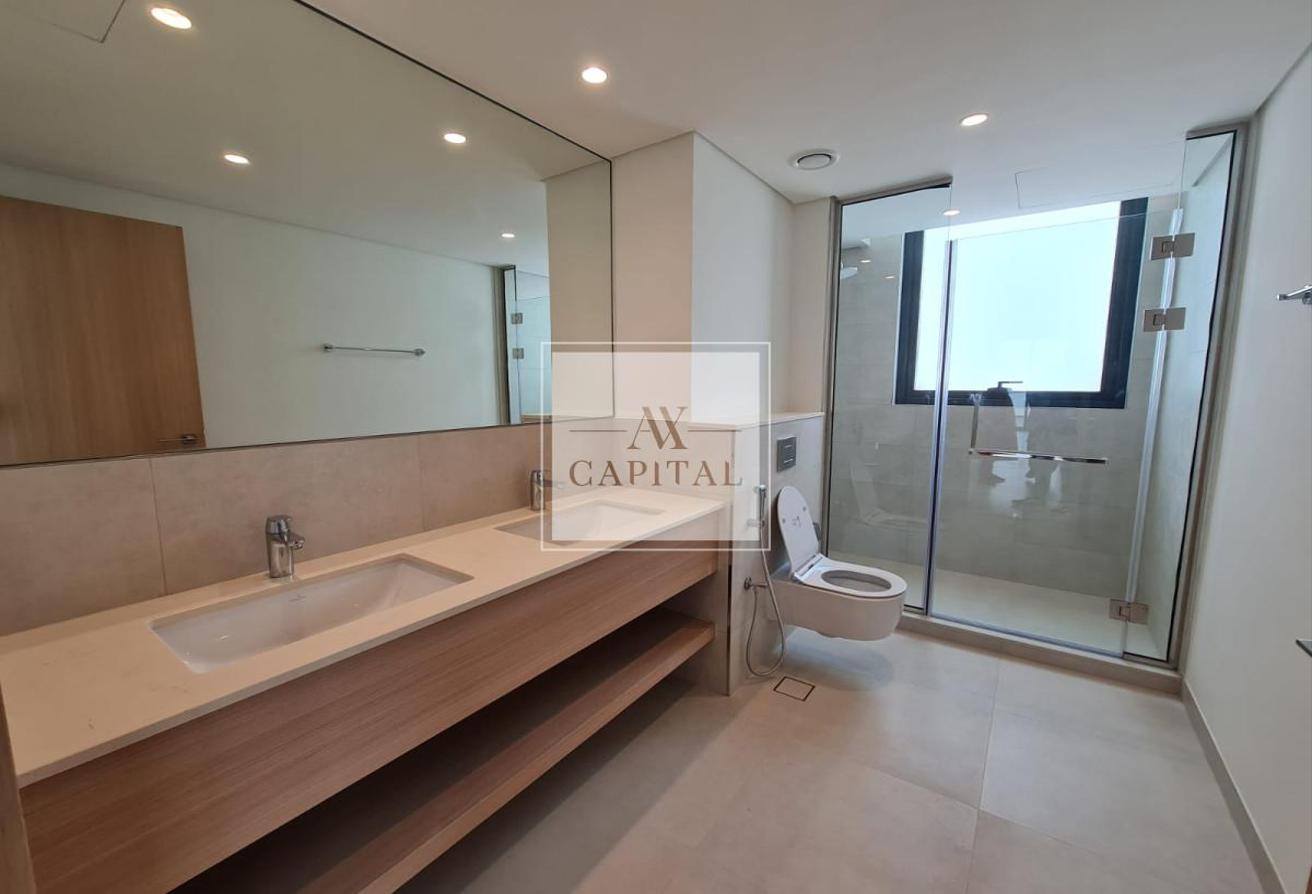 Spacious 4BR Townhouse | Vacant and Luxurious photo 11