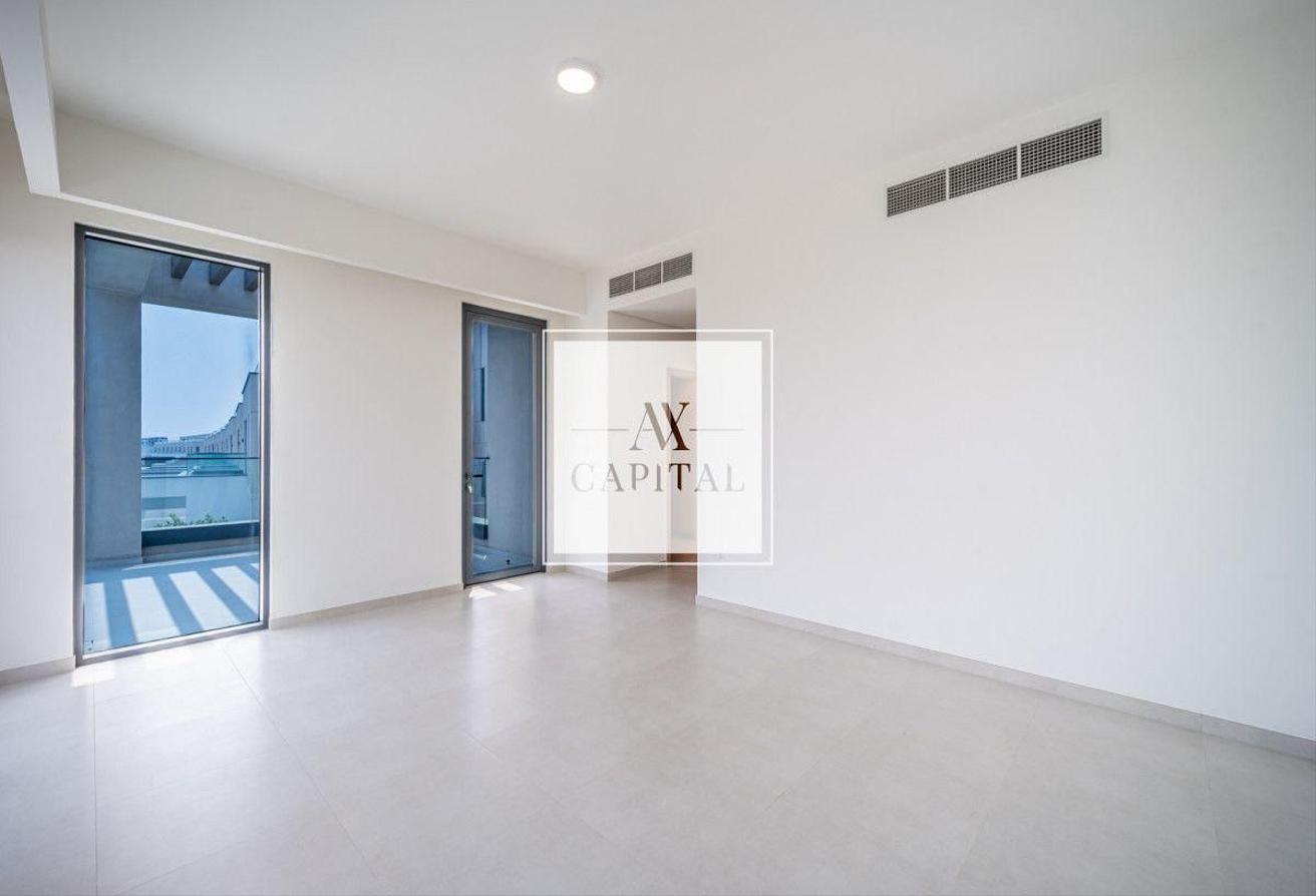 Spacious 4BR Townhouse | Vacant and Luxurious photo 7