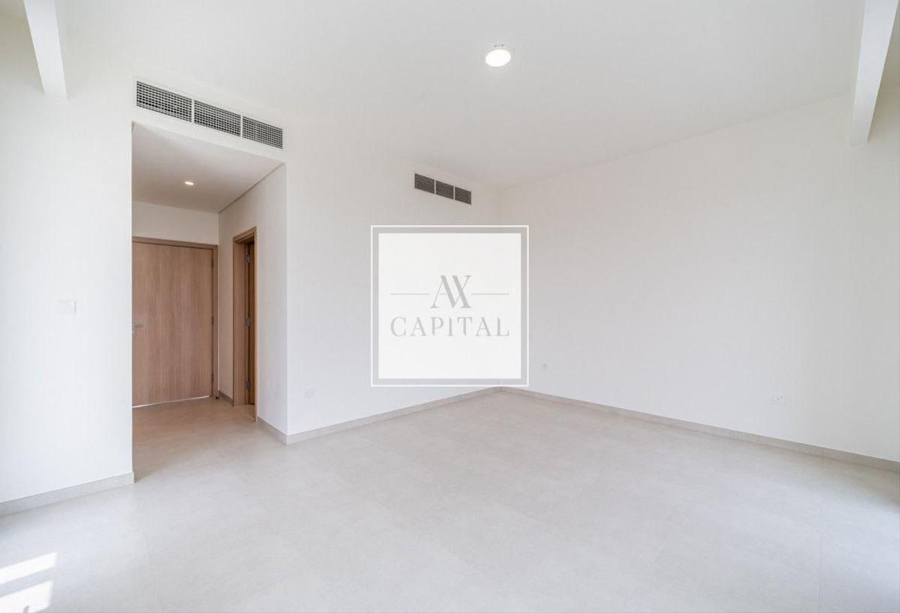 Spacious 4BR Townhouse | Vacant and Luxurious photo 10