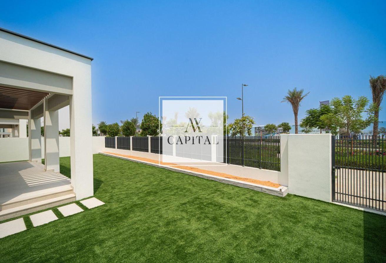 Spacious 4BR Townhouse | Vacant and Luxurious photo 3