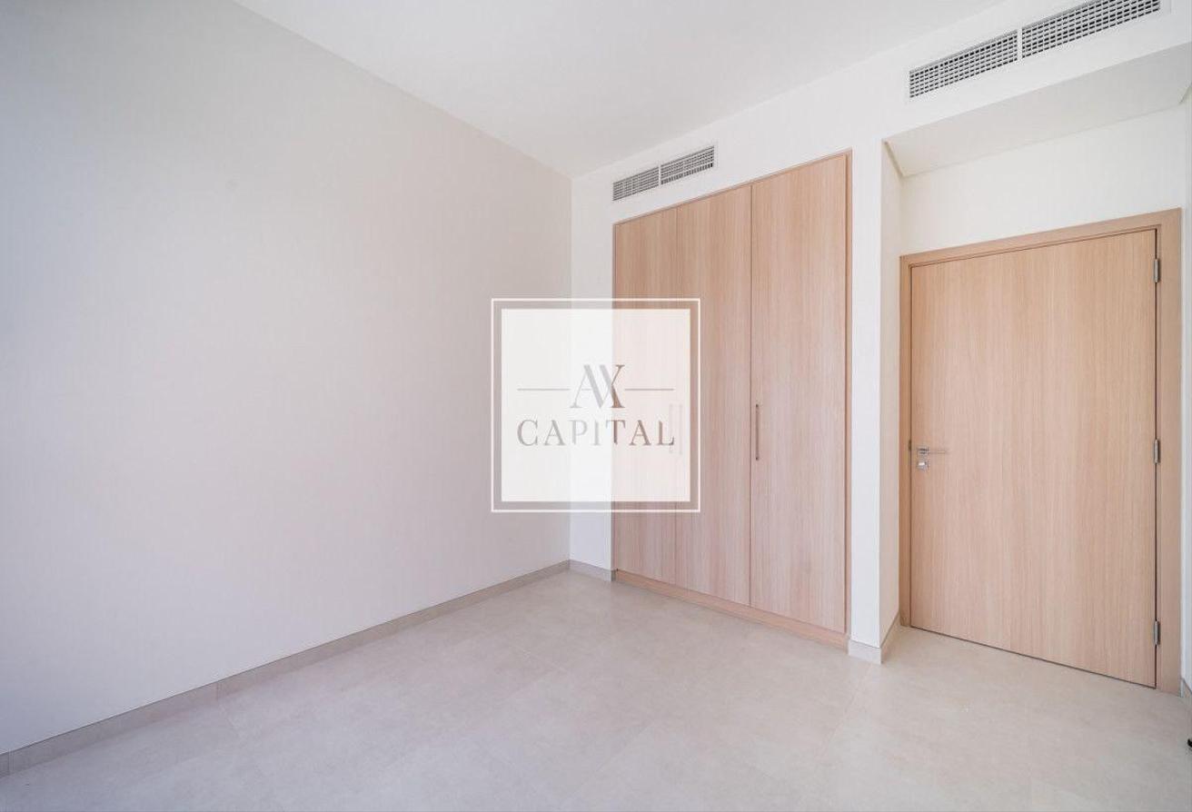 Spacious 4BR Townhouse | Vacant and Luxurious photo 9
