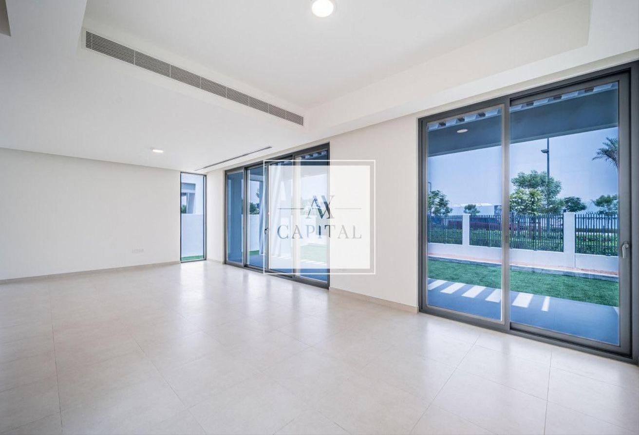 Spacious 4BR Townhouse | Vacant and Luxurious photo 6