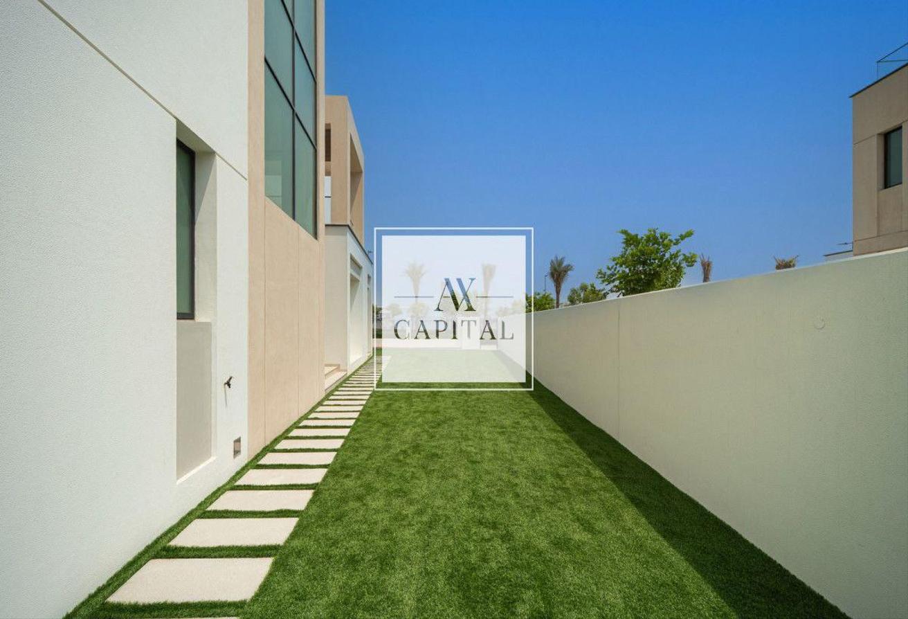 Spacious 4BR Townhouse | Vacant and Luxurious photo 2