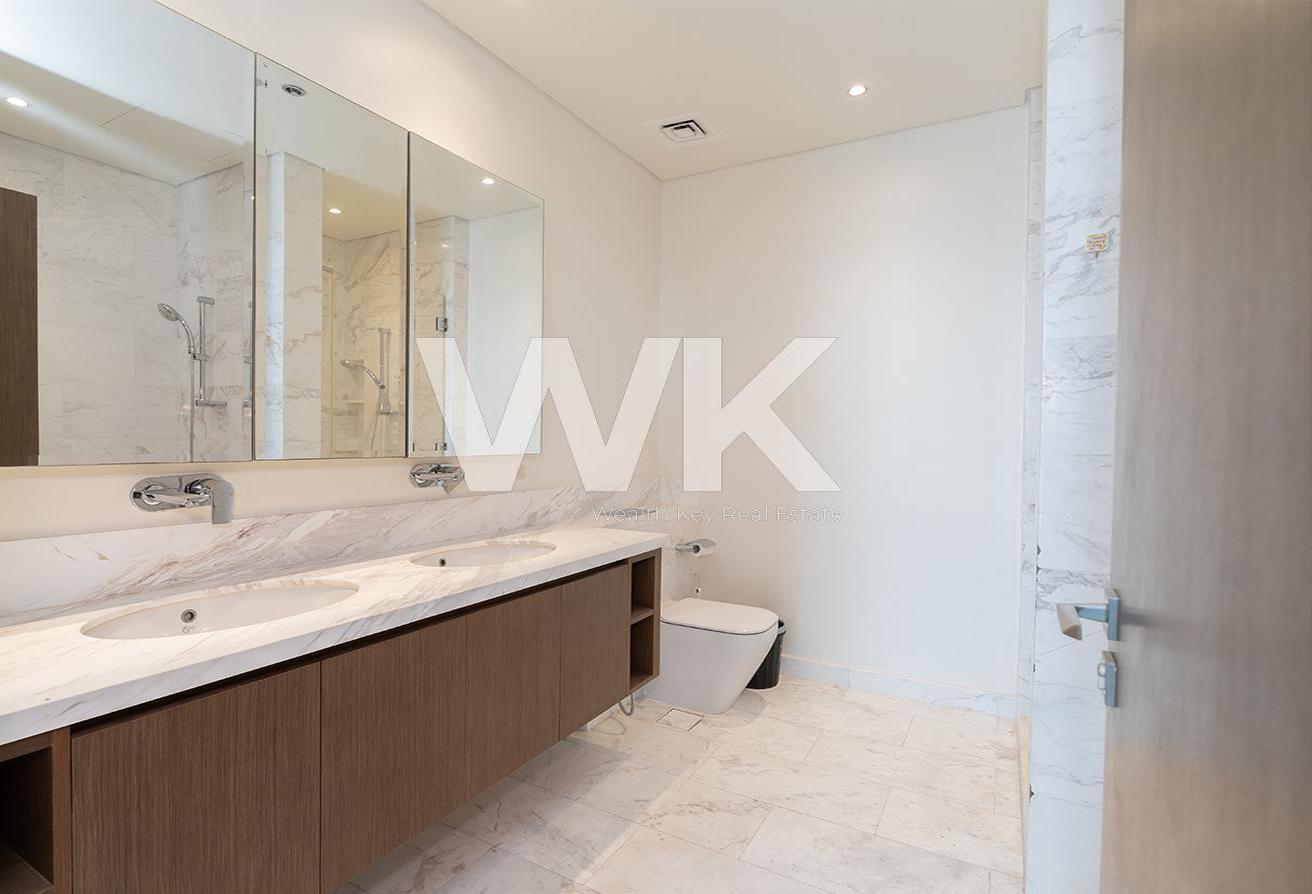 High Floor / Burj and Creek View / 4BR Furnished photo 13