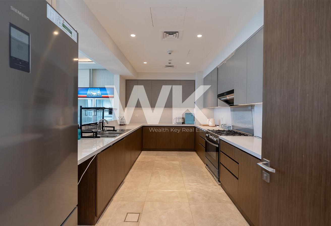 High Floor / Burj and Creek View / 4BR Furnished photo 5