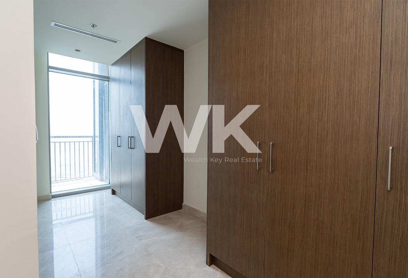 High Floor / Burj and Creek View / 4BR Furnished photo 14