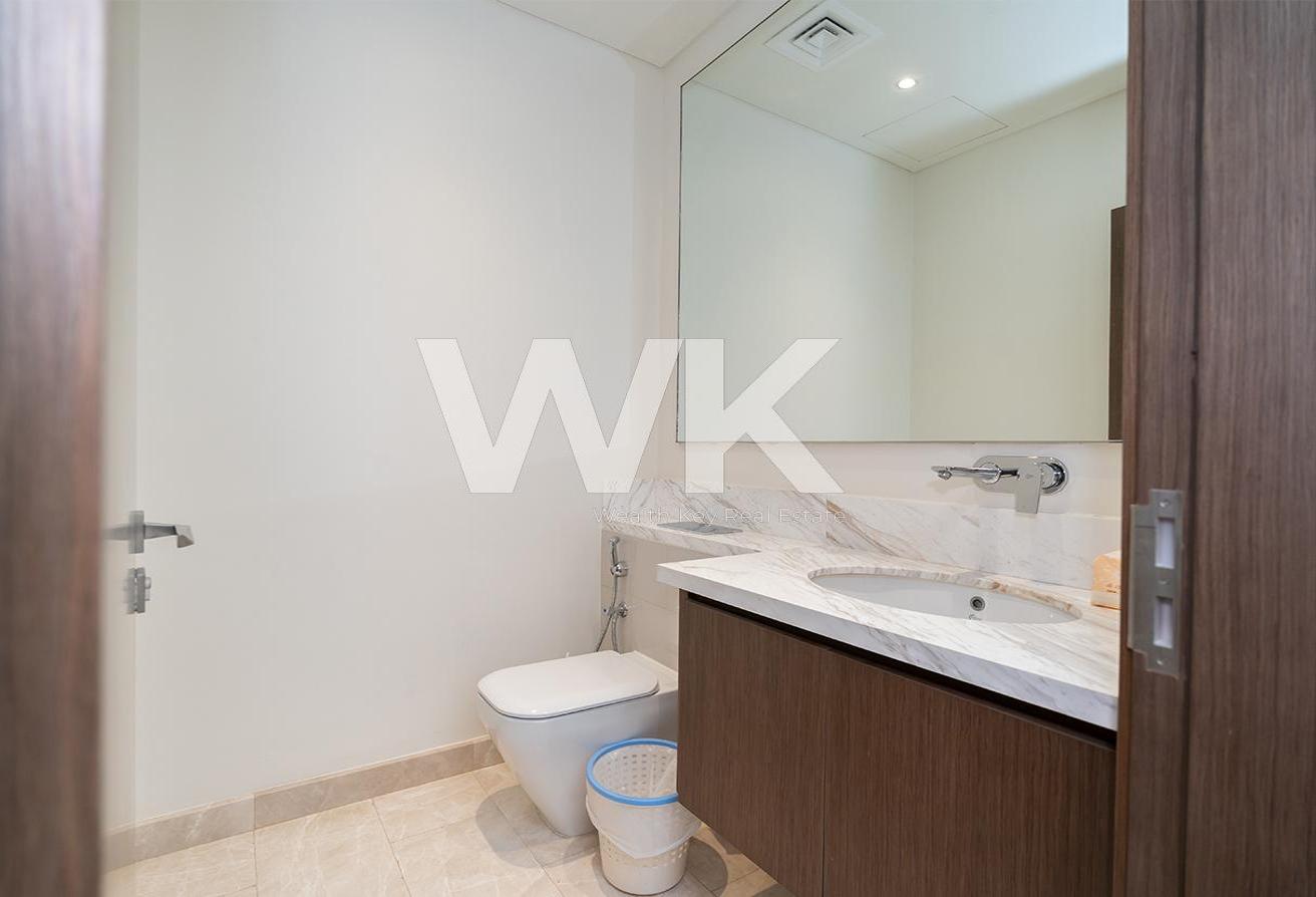 High Floor / Burj and Creek View / 4BR Furnished photo 10